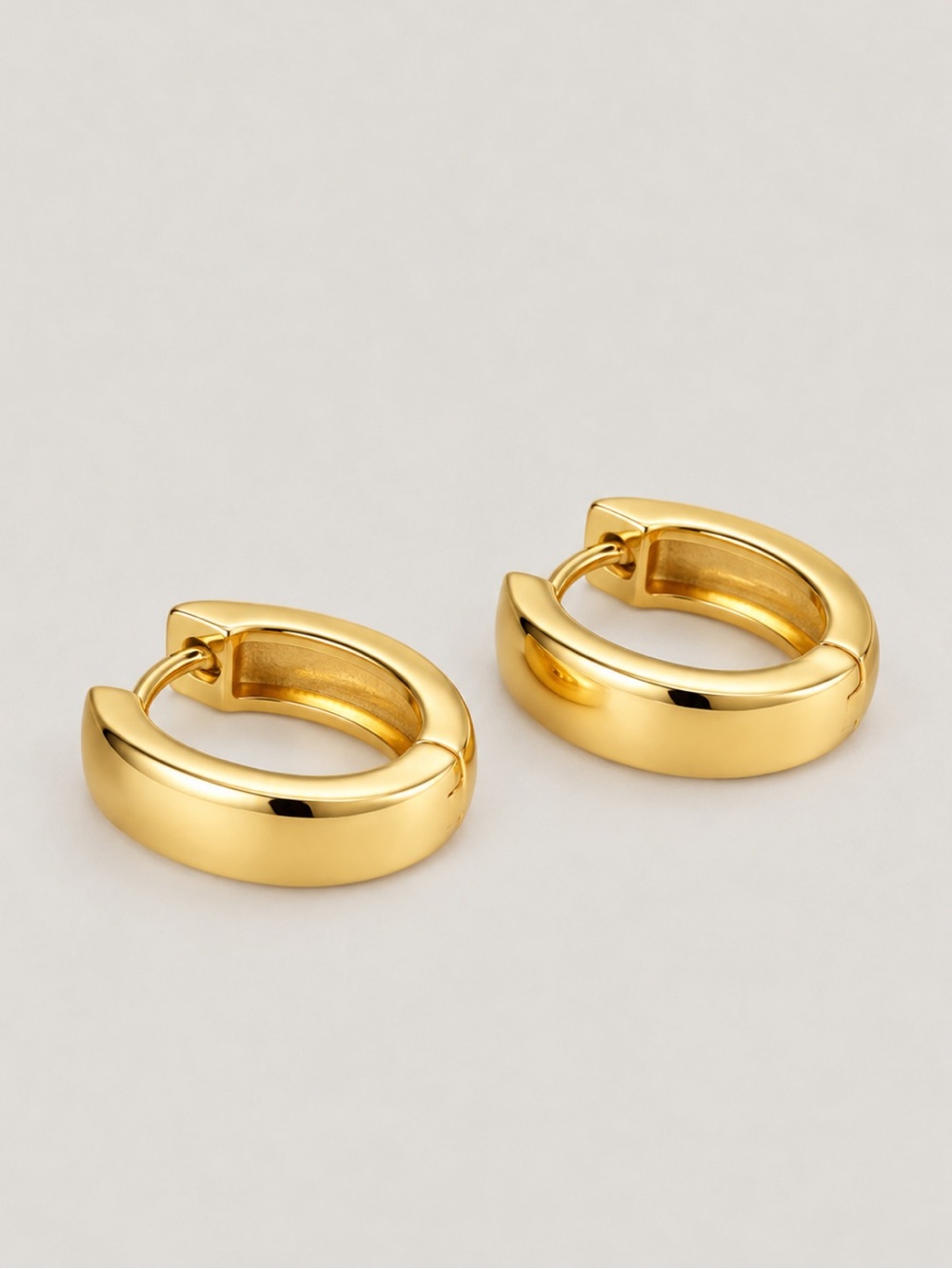New! 18K Gold Plated Huggie Hoop Earrings NWOT